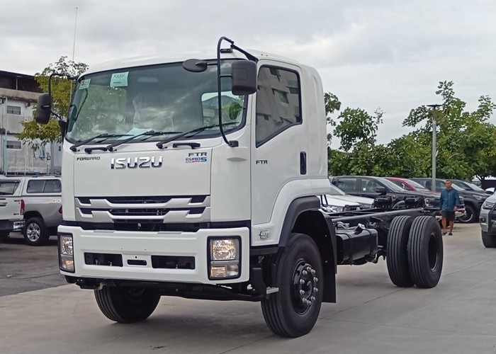 Used 10
                    ISUZU
                     for Sale Image