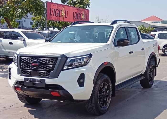 Used 6
                    NISSAN
                     for Sale Image