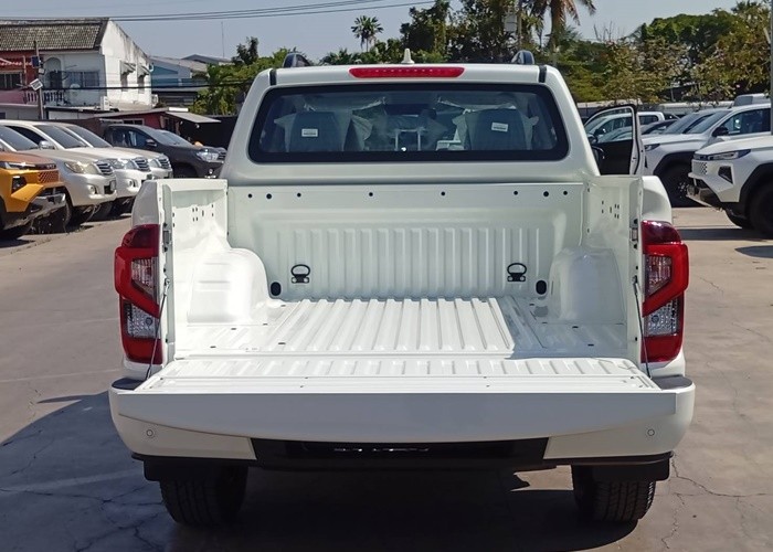 Used 6
                    NISSAN
                     for Sale Image