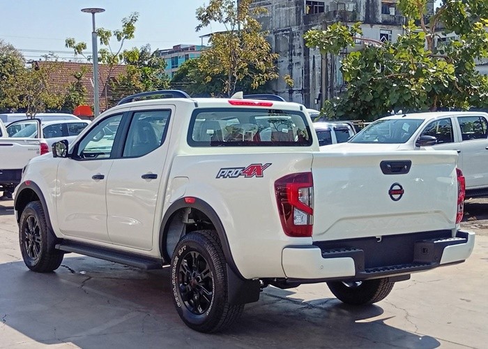 Used 6
                    NISSAN
                     for Sale Image