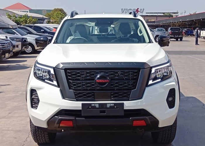 Used 6
                    NISSAN
                     for Sale Image