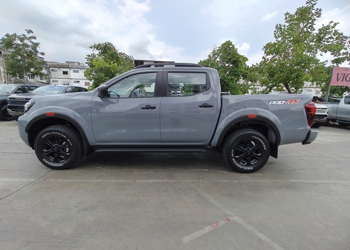 Used 6
                    NISSAN
                     for Sale Image