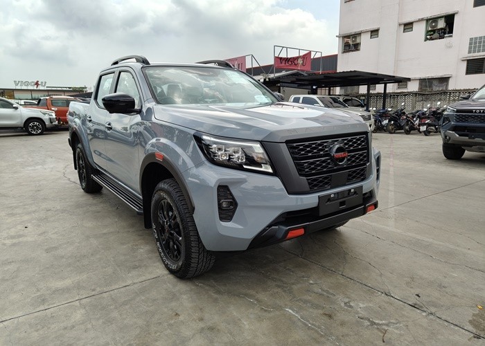 Used 6
                    NISSAN
                     for Sale Image