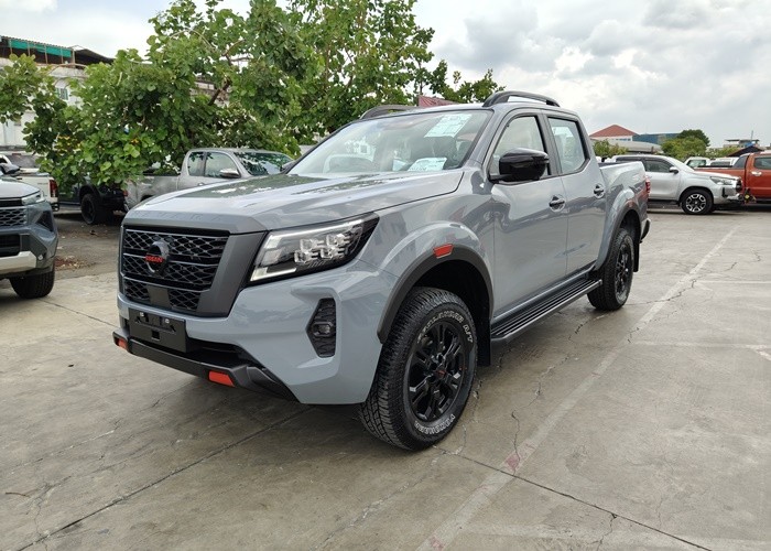 Used 6
                    NISSAN
                     for Sale Image