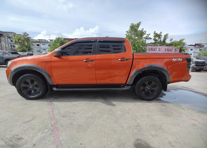 Used 10
                    ISUZU
                     for Sale Image
