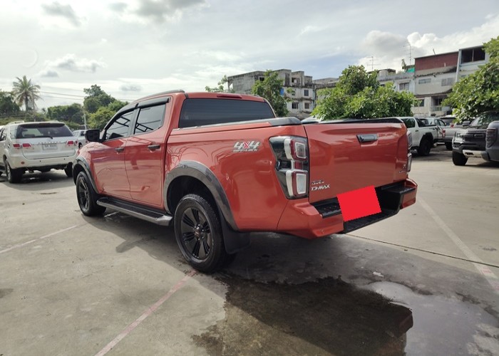 Used 10
                    ISUZU
                     for Sale Image