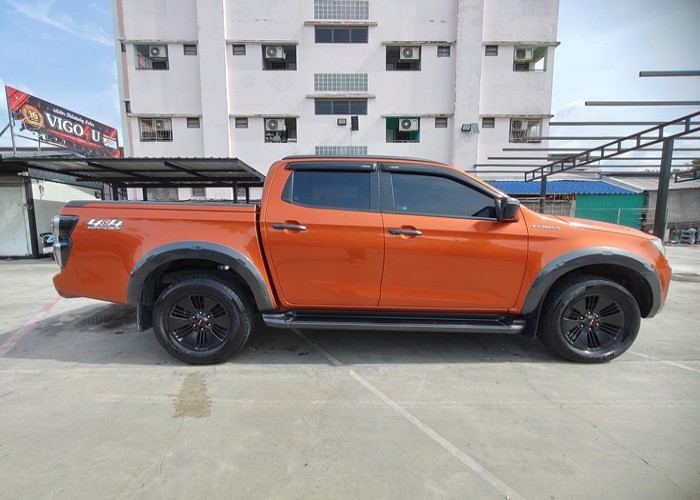 Used 10
                    ISUZU
                     for Sale Image