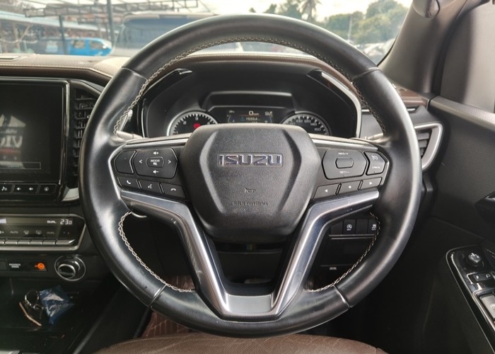 Used 10
                    ISUZU
                     for Sale Image