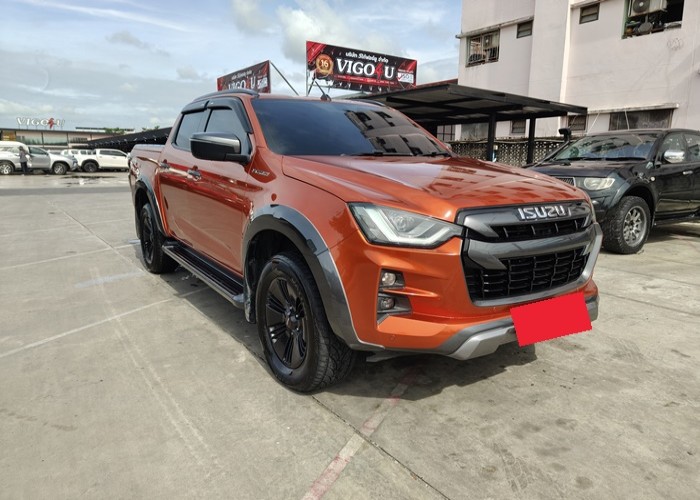 Used 10
                    ISUZU
                     for Sale Image