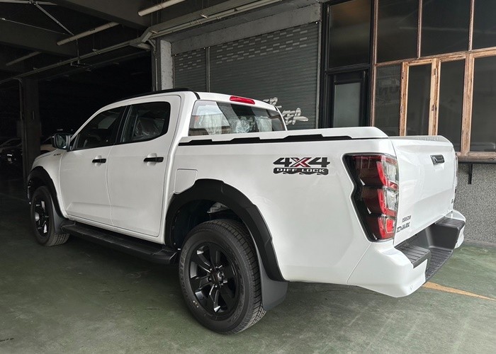 Used 6
                    ISUZU
                     for Sale Image