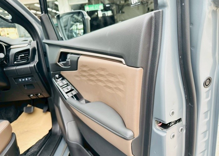 Used 6
                    ISUZU
                     for Sale Image