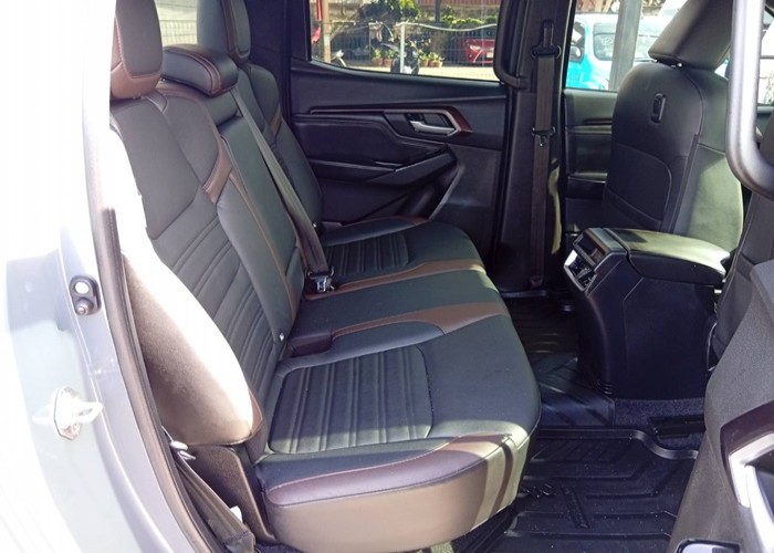 Used 9
                    ISUZU
                     for Sale Image
