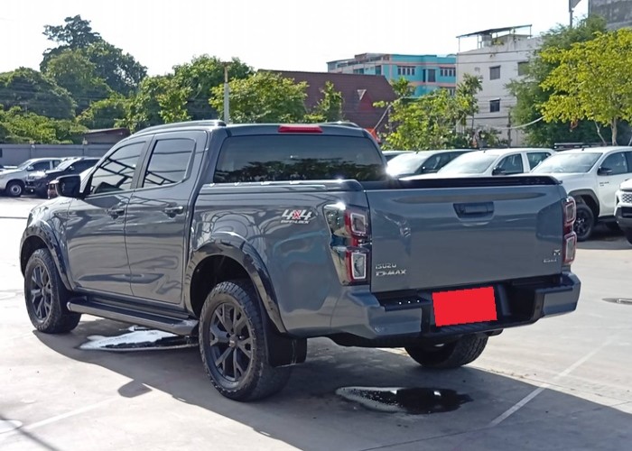 Used 9
                    ISUZU
                     for Sale Image
