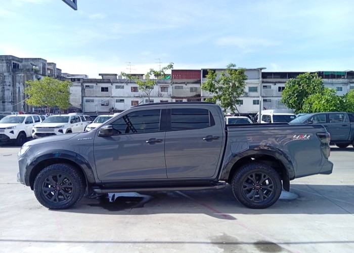 Used 9
                    ISUZU
                     for Sale Image