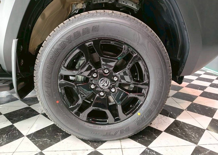 Used 5
                    TOYOTA
                     for Sale Image