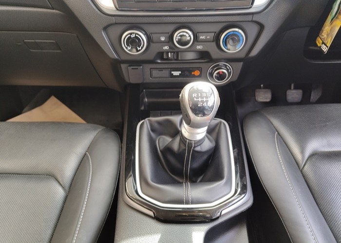 Used 10
                    ISUZU
                     for Sale Image