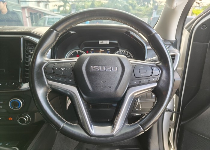 Used 10
                    ISUZU
                     for Sale Image