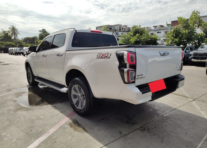 Used 10
                    ISUZU
                     for Sale Image