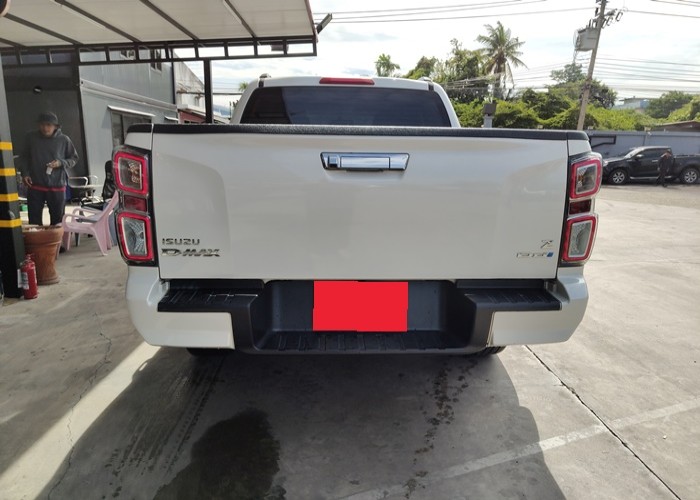 Used 10
                    ISUZU
                     for Sale Image