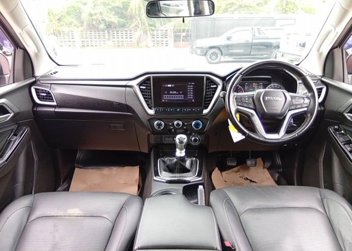 Used 8
                    ISUZU
                     for Sale Image