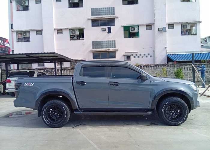 Used 8
                    ISUZU
                     for Sale Image