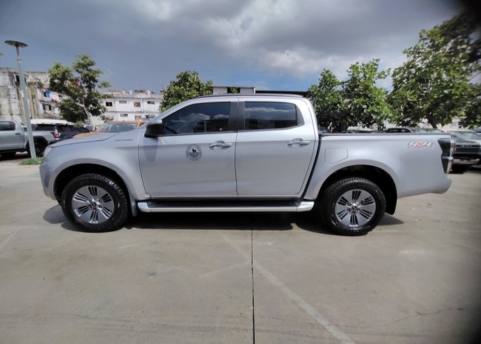 Used 5
                    ISUZU
                     for Sale Image