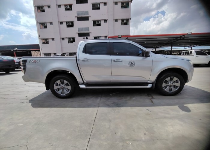 Used 5
                    ISUZU
                     for Sale Image