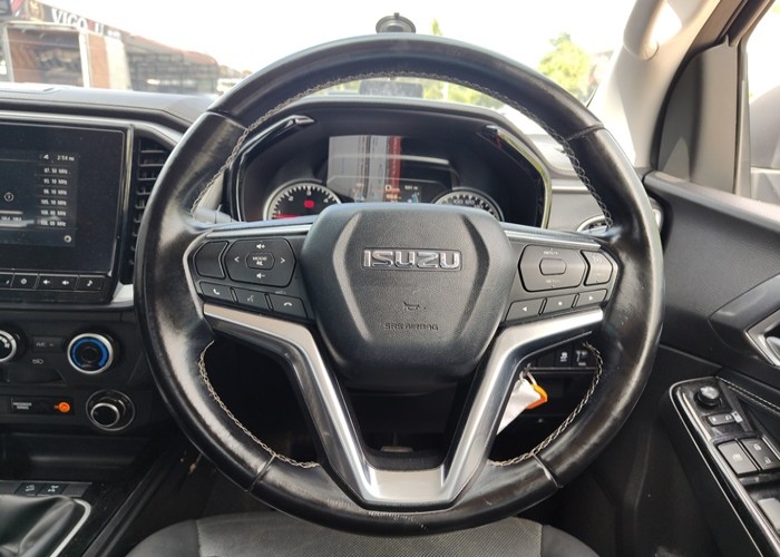 Used 5
                    ISUZU
                     for Sale Image