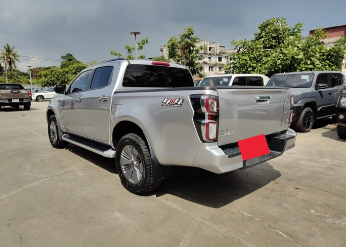 Used 5
                    ISUZU
                     for Sale Image