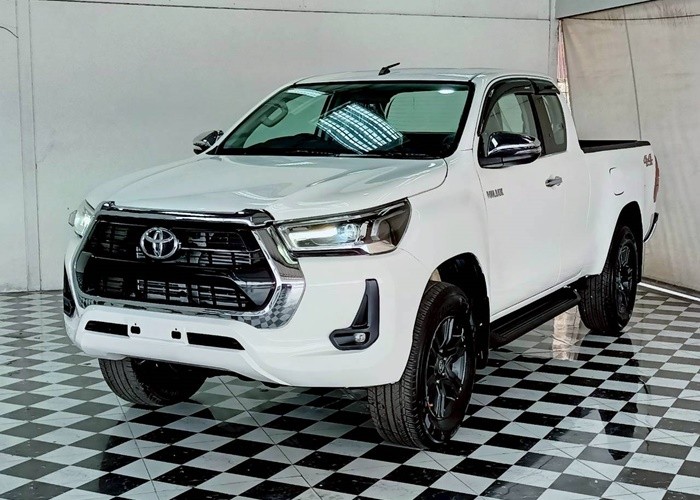 Used 12
                    TOYOTA
                     for Sale Image